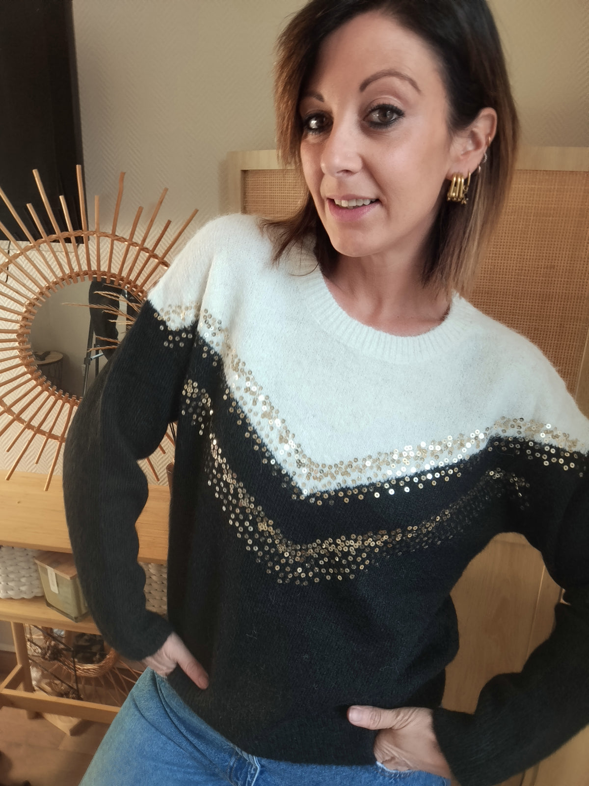 Pull femme Naya noir et écru à sequins dorés | Le Studio de Lucie P
