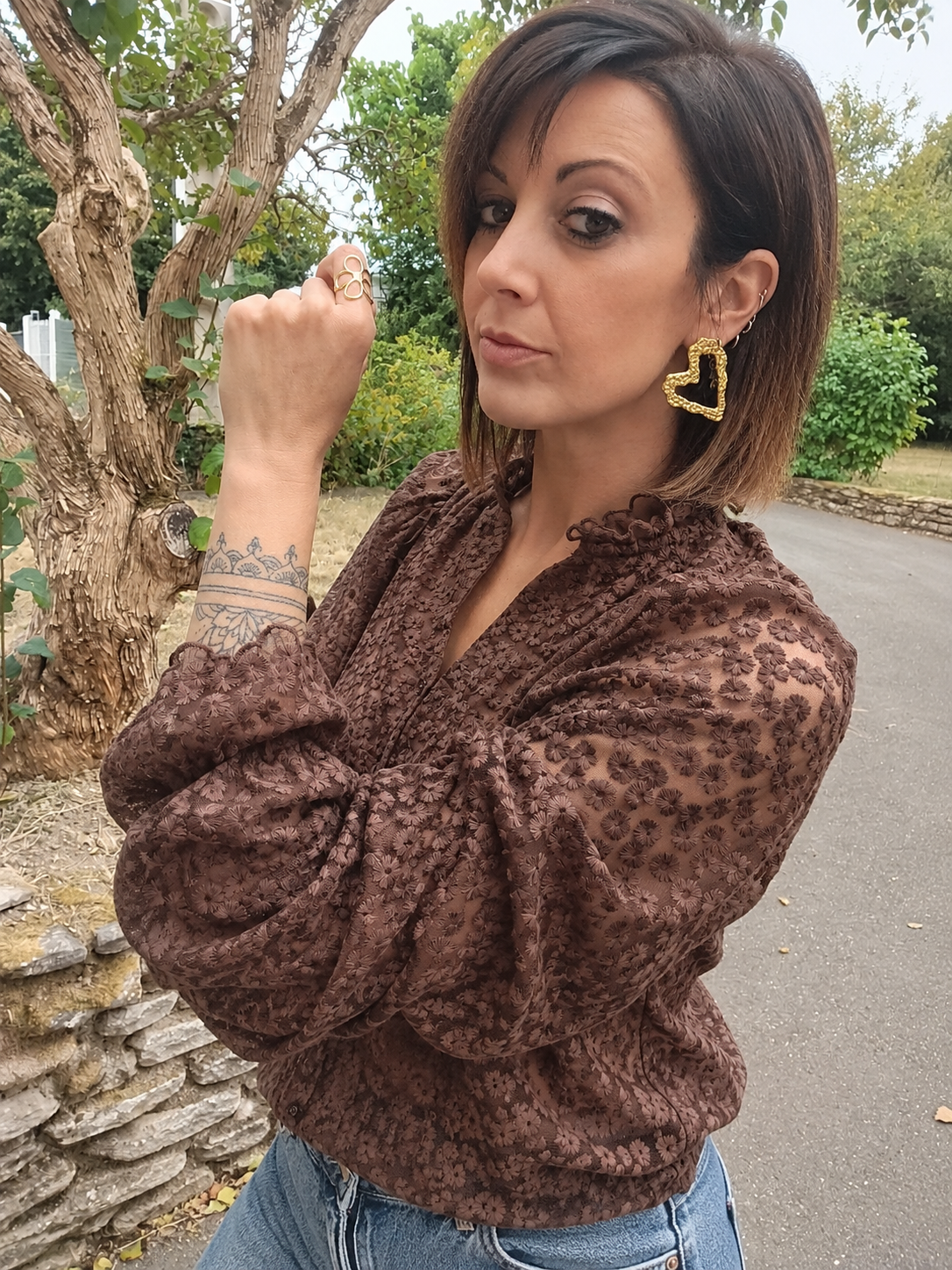 Blouse Sienna – Chocolat à fleurs en relief