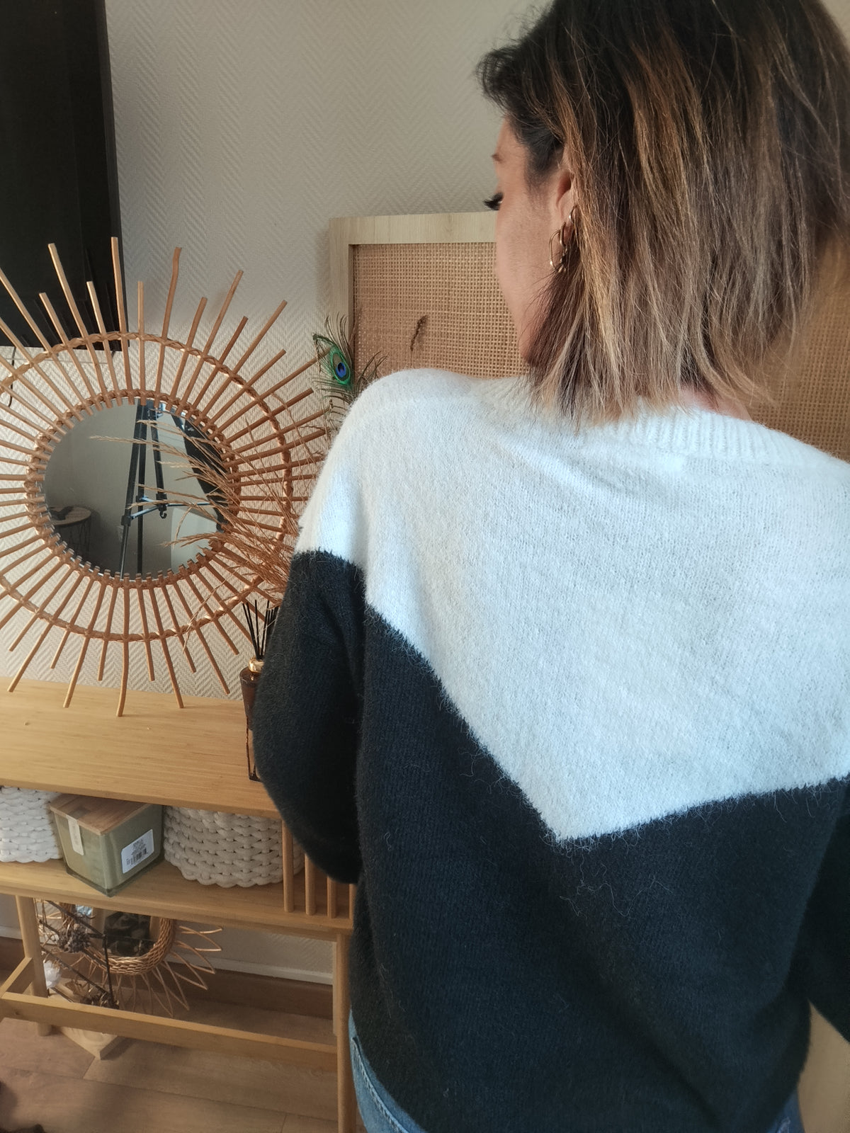 Pull femme Naya noir et écru à sequins dorés | Le Studio de Lucie P